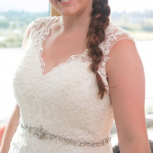 Wedding Dress - Picture 3 of 4